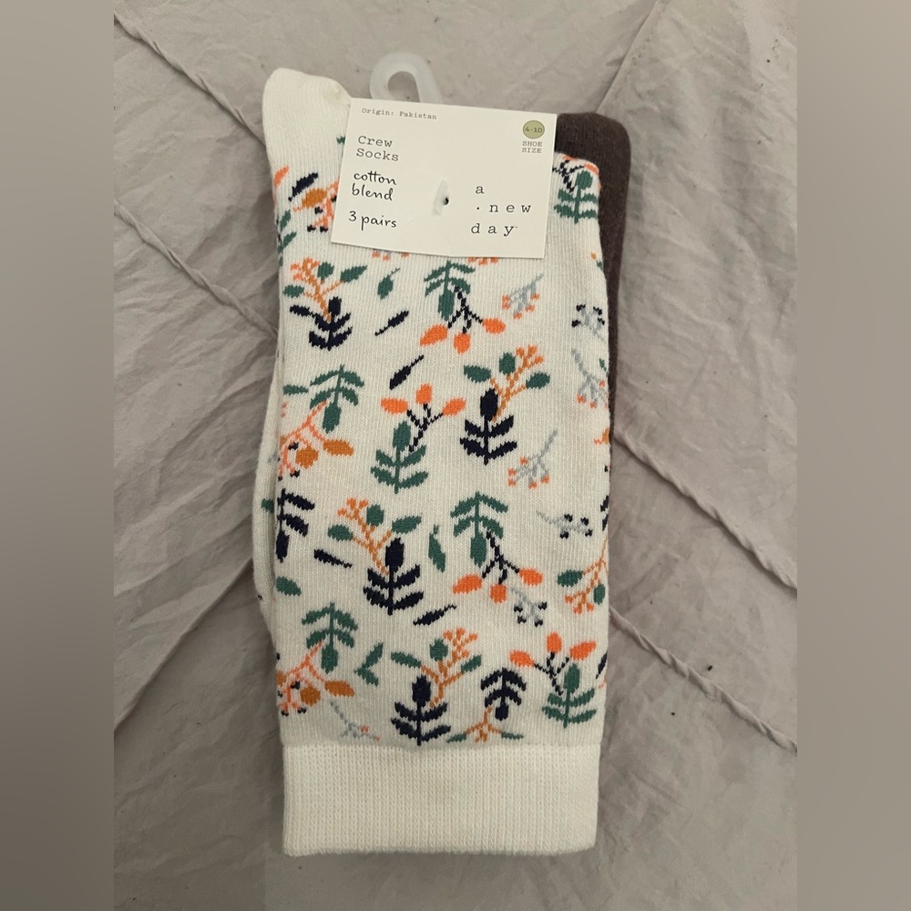 a new day Floral Print Socks - Cream, Green, Orange